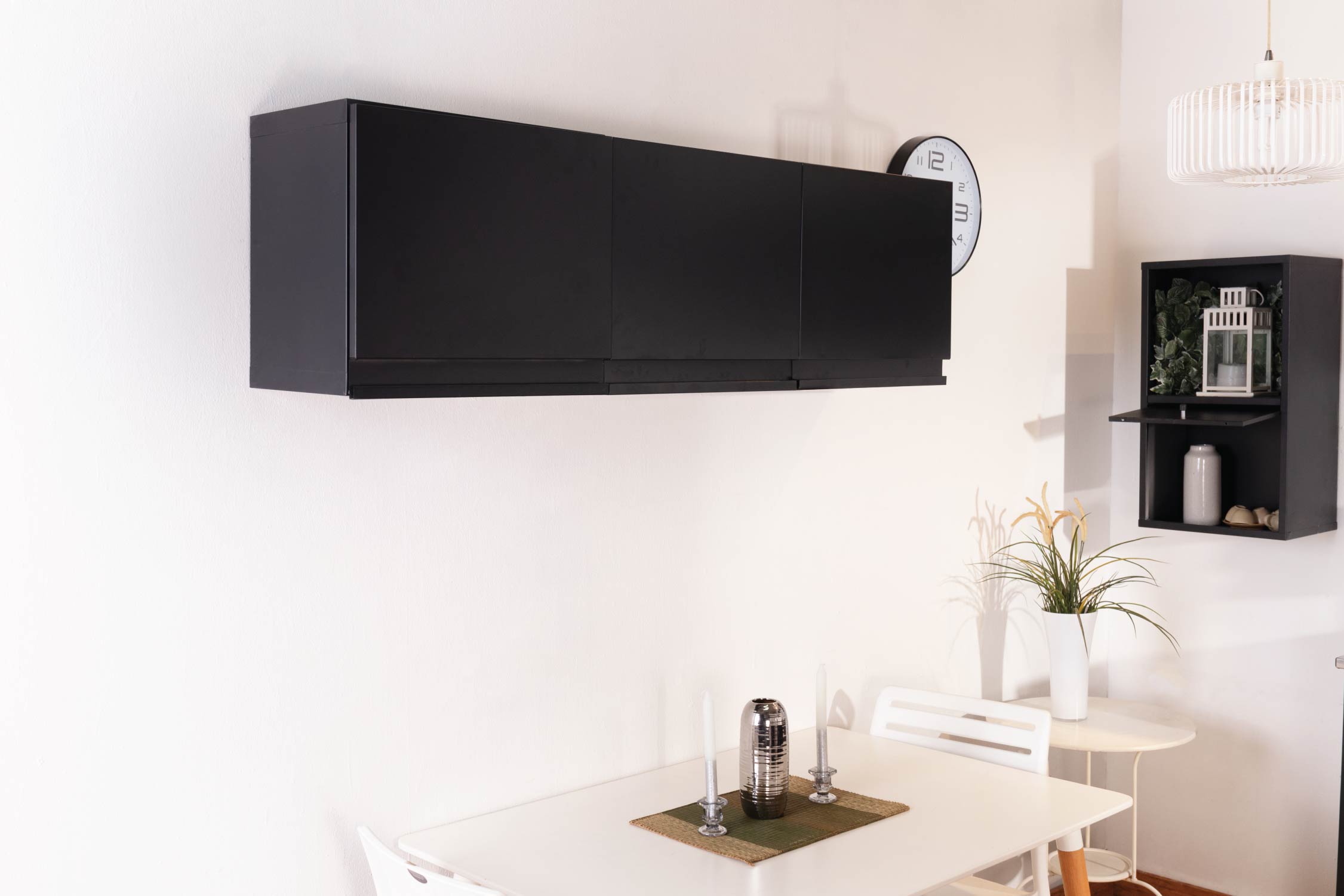 Hanging cabinet