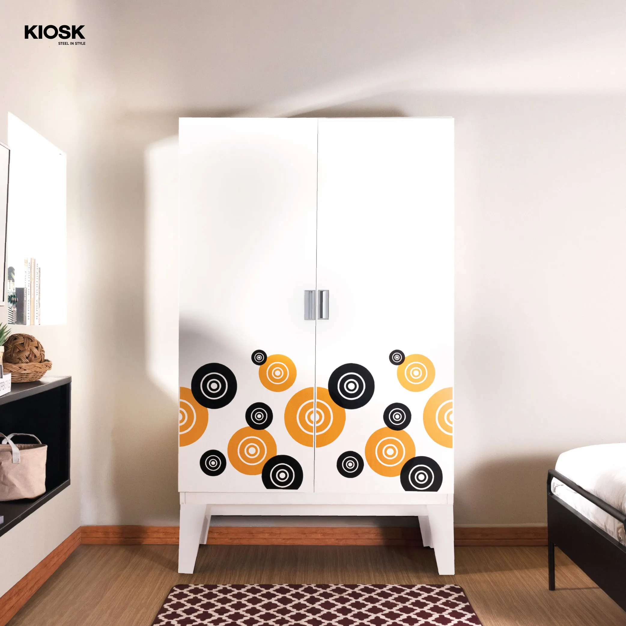 Solid open wardrobe with graphic pattern