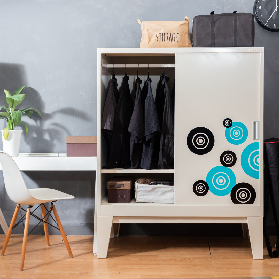 Solid sliding wardrobe with pattern