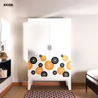 Solid open wardrobe with graphic pattern